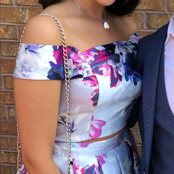 Beautiful 2 piece skirt & top outfit! - Picture 2 of 4